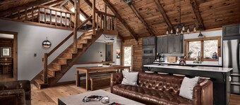 Hidden Cabin Retreat with Hot Tub in Lost City, WV