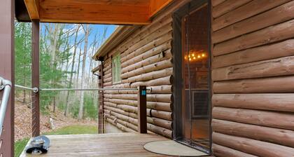Hidden Cabin Retreat with Hot Tub in Lost City, WV
