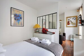 Apartment | 1 bedroom, laptop workspace, iron/ironing board, bed sheets