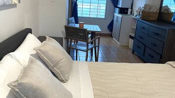 5 bedrooms, bed sheets