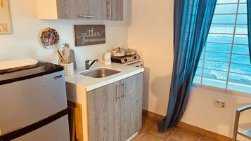 Fridge, microwave, stovetop, coffee/tea maker