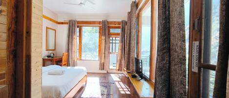 Deluxe Double Room, Balcony, River View
