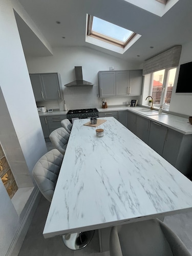 Stylish Home Away from Home
6 Minutes Drive to Beach