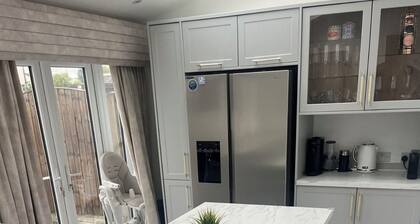 Stylish Home Away from Home
6 Minutes Drive to Beach