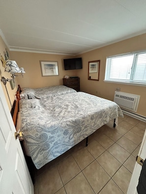 1 bedroom, WiFi, bed sheets - Ocean Front Condo in Mid-Town, Incredible Views from Beach Front Balcony (Ocean City)