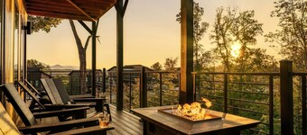 5 BR|5 BA| Sleeps13|Game Room| Rooftop w Hot Tub | Movie Room| Free Tkts