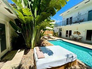 Studio - Islands Inn on the Drive - Poolside Paradise - Queen Bed - B2 (Wilton Manors)