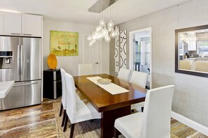House - Buddha House 3BR 2BA Home -lush Backyard (Fort Lauderdale)