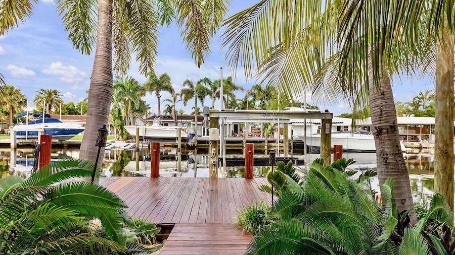 Flirty Flamingo Colorful Waterfront Escape w Pool