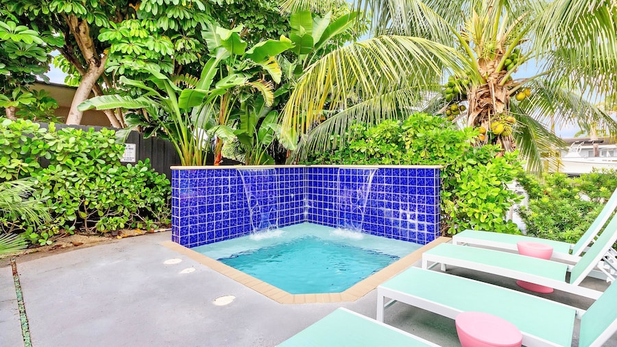 Flirty Flamingo Colorful Waterfront Escape w Pool