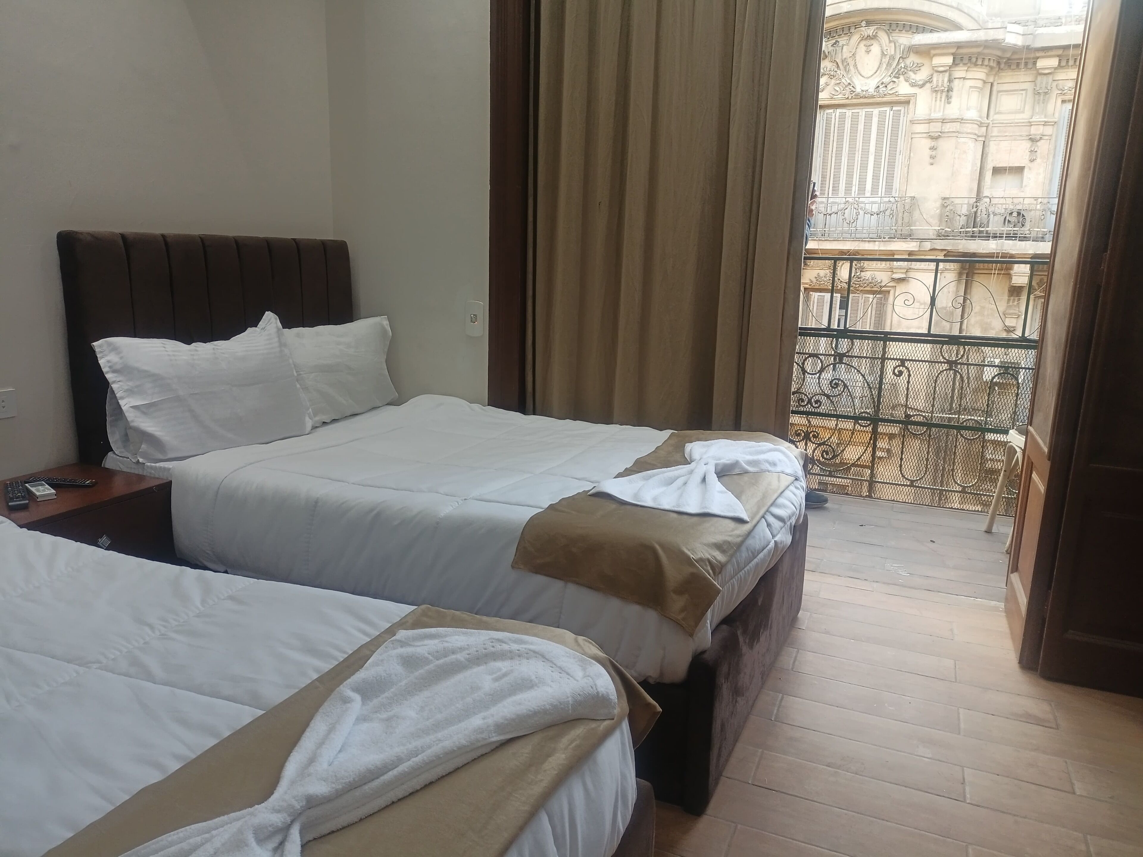 Minibar, cortinas blackout, wifi gratis y ropa de cama 