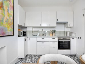 Fridge, microwave, oven, coffee/tea maker