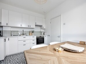 Fridge, microwave, oven, coffee/tea maker