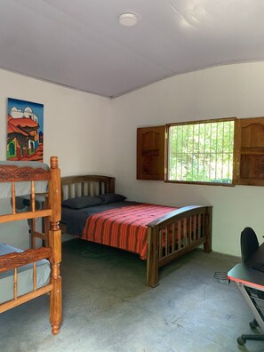 1 bedroom, desk, free WiFi, bed sheets - The Lazy Tortuga -Cozy 1-bedroom in marvelous Playa SanDiego with AC, WiFi (Villa Carlos Fonseca)