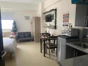 Apartamento familiar, vistas a la ciudad | 1 dormitorio, minibar, sistema de insonorización y wifi gratis