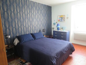 2 bedrooms, iron/ironing board, bed sheets