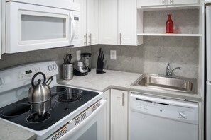 House | Dapur peribadi | Cerek elektrik 