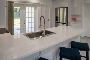 3 bedrooms - Spacious 3BR Home 2 Baths Amazing Pool Area (Wilton Manors)