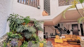 Unclassified image, 3 of 63, button - Exotic Chic Home in Santa Rita Close to Everything (Cali)