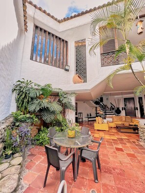 House | 3 bedrooms - Exotic Chic Home in Santa Rita Close to Everything (Cali)