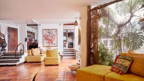 Unclassified image, 5 of 63, button - Exotic Chic Home in Santa Rita Close to Everything (Cali)