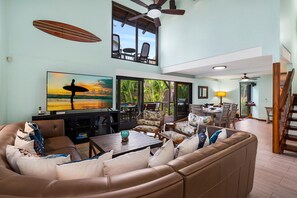Smart TV - Oceanfront Townhome with Pool and Hot Tub (Kailua-Kona)