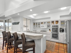 Fridge, microwave, oven, stovetop - Near Beach, Porch, Pool, Lake View (Miramar Beach)