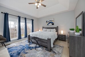 3 bedrooms, desk, iron/ironing board, free WiFi - Nashville Getaway: Spacious & Family Friendly - Book With Us Today!! (Nashville)