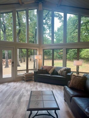 TV - Texoma Tango Cabin by Lake and Beach (Pottsboro)