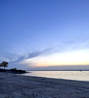 Beach - Texoma Tango Cabin by Lake and Beach (Pottsboro)