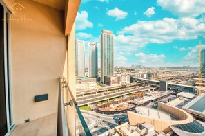 Luxe kamer, balkon, uitzicht op de stad | Uitzicht vanaf balkon