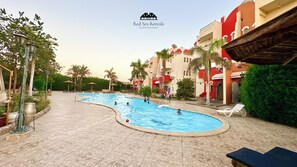 Pool - Exclusive apartment with private garden area and big swimming pool (Hurghada)