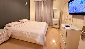 2 chambres, fer et planche à repasser, Wi-Fi, draps fournis