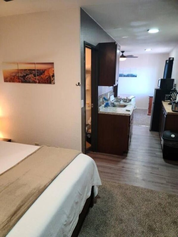 2 habitaciones, tabla de planchar con plancha y wifi gratis 