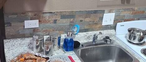 Frigorífic, microones, forn i placa de cuina