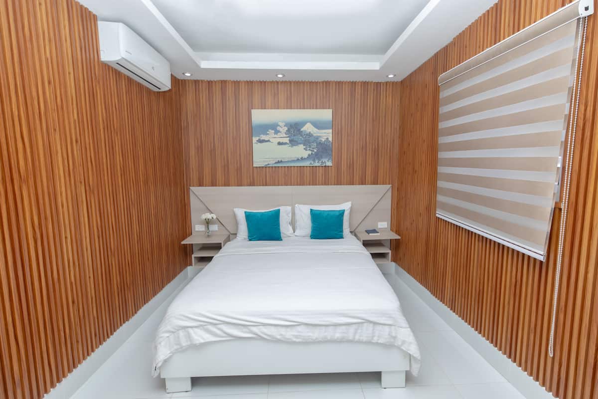 Habitación | Tabla de planchar con plancha, wifi gratis, ropa de cama