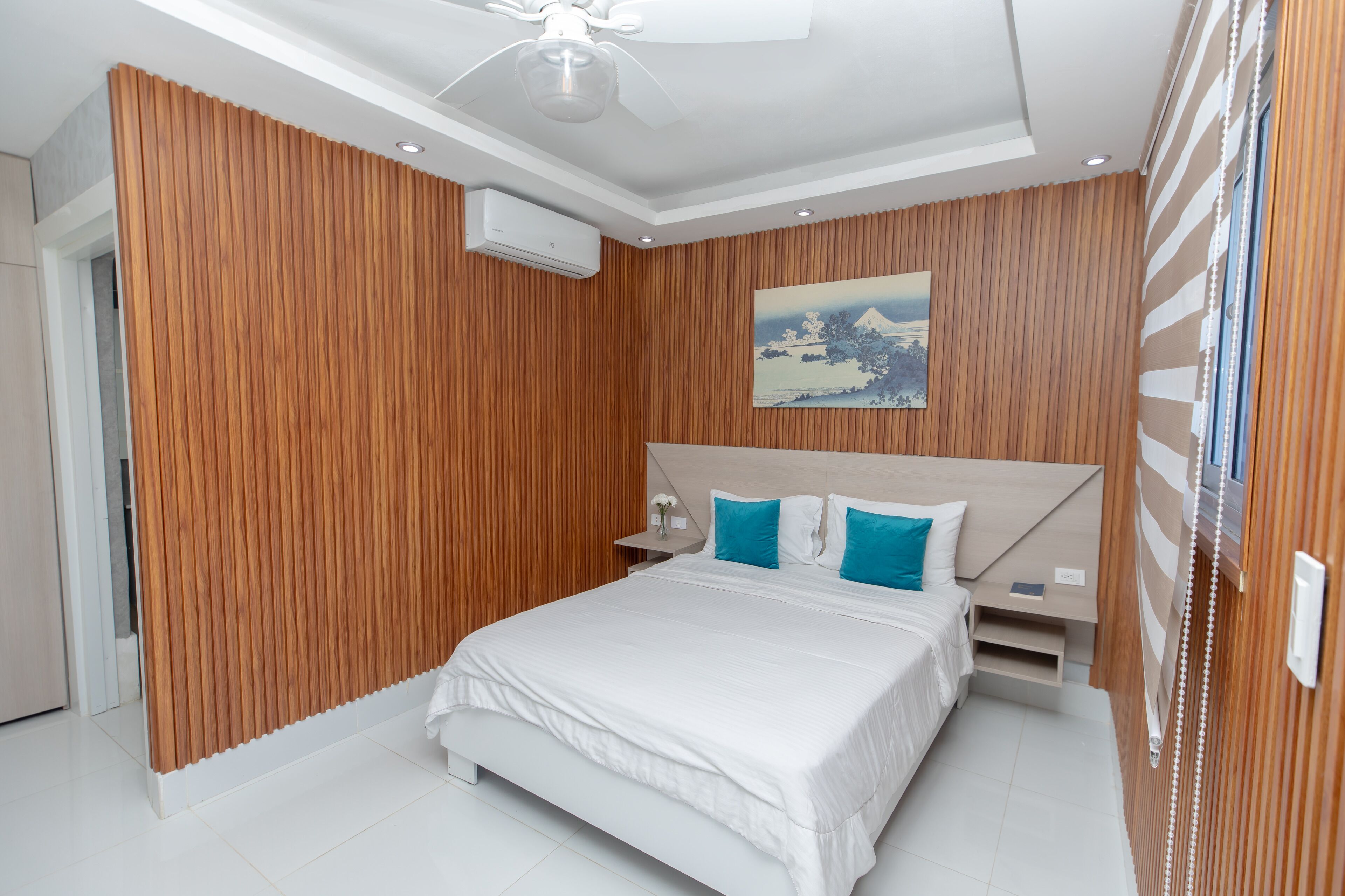 Iron/ironing board, free WiFi, bed sheets
