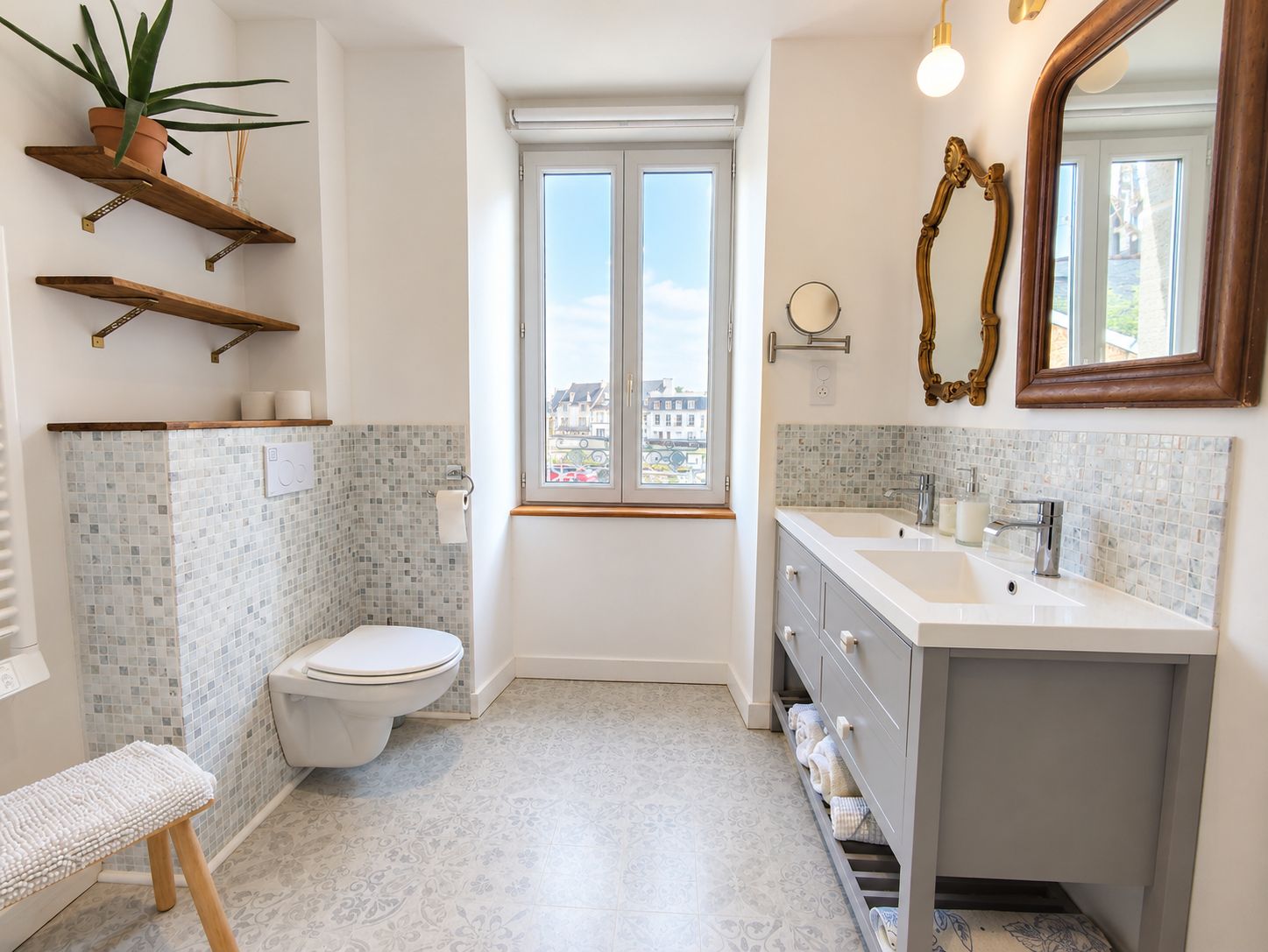 Un baño moderno con inodoro, lavabo y ventana.