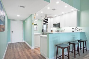 Fridge, microwave, oven, stovetop - Cozy beachside getaway on Hutchinson Island, fully remodeled 2 bedroom 2 baths (Fort Pierce)