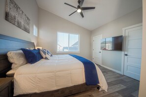 3 bedrooms, internet, bed sheets