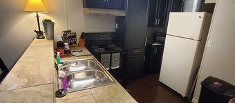 Cozy 2-bedroom mobile home with AC/Heat WiFi-Close to interstate!