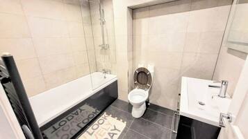 Comfort House | Shared bathroom