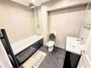 Shared bathroom - Comfortable Stay - Myrtle Cres (Sheffield)
