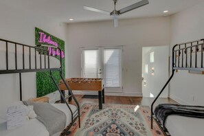 4 bedrooms, desk, iron/ironing board, WiFi