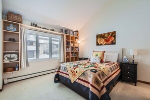 2 室のベッドルーム、WiFi (無料)、ベッドシーツ