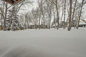 Property grounds - Wonderful EagleVail Condo, Fireplace, Golf Course (Avon)