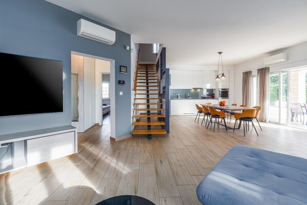 TV - 4-Bedroom Villa Magica with Private Pool near Pula (Loborika)