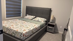 2 bedrooms, desk, iron/ironing board, free WiFi - Relax, Recharge, Repeat: 2BedroomWalkout Haven (Calgary)
