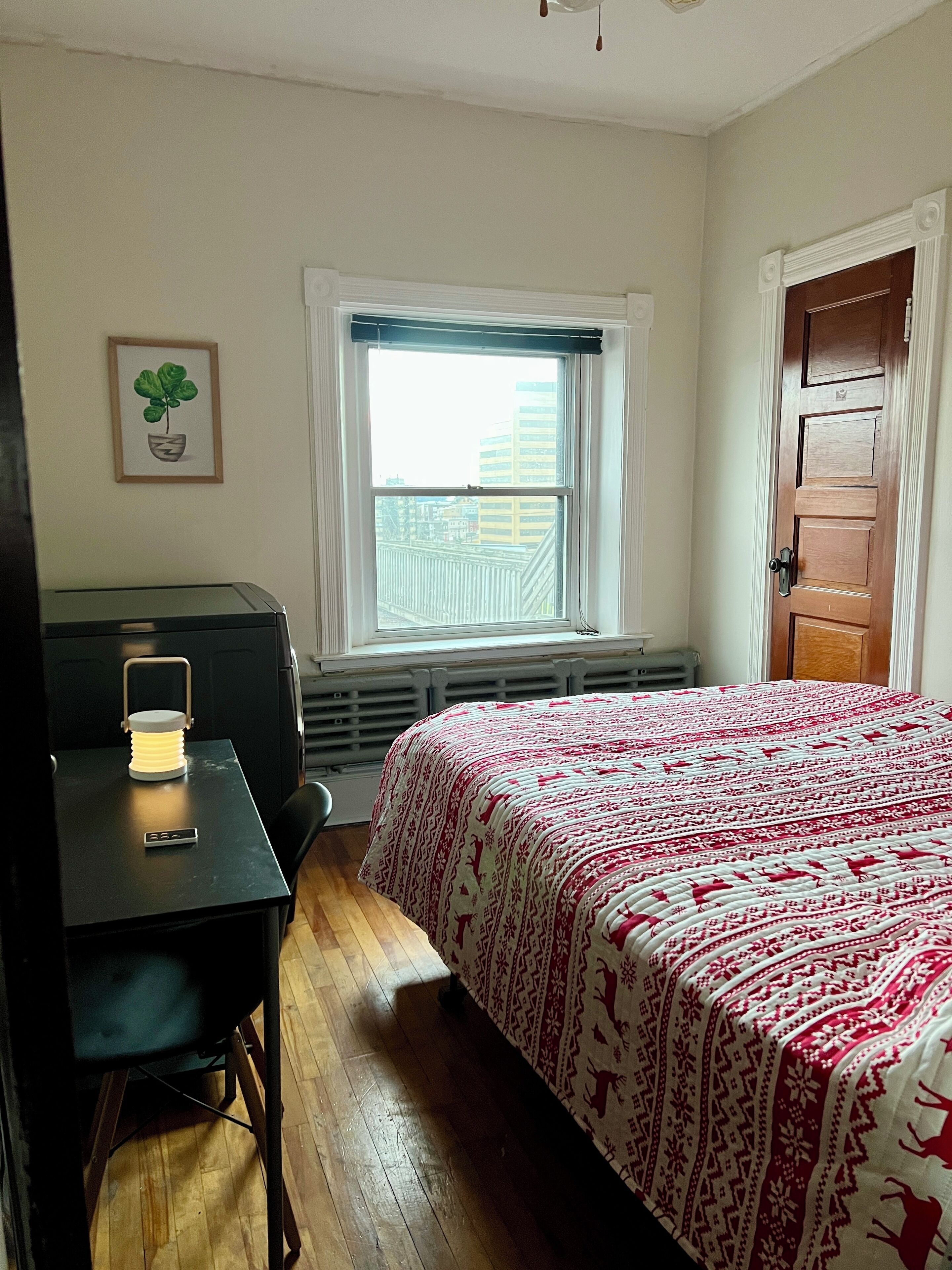 3 bedrooms, desk, iron/ironing board, travel crib