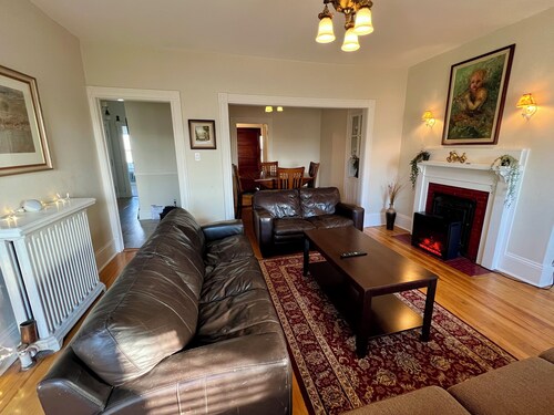 Suite stay in Uptown Saint John! Sleeps 12 TD Station & Aquatic Centre 5min walk